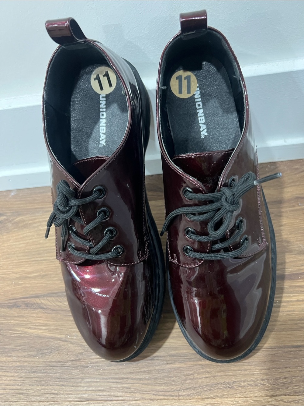 UNIONBAY Men’s Glossy Burgundy Lace-Up Oxfords